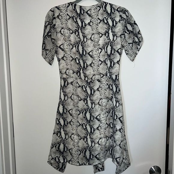 Misguided Black and White Snakeprint Mini Dress Size 8 - Picture 6 of 9